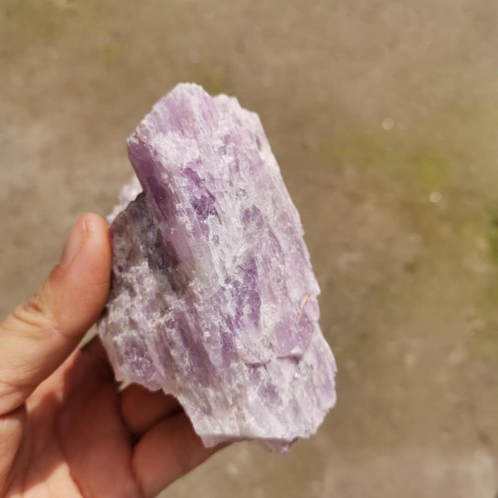 130g Natural Kunzite Raw Crystal Specimen - thebodymindsoulshop